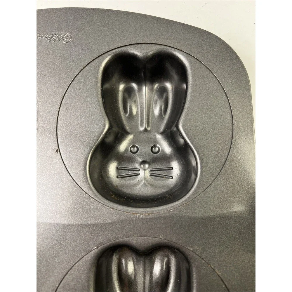 Wilton 3D Easter Baking Pan 6 Bunny's Heads
